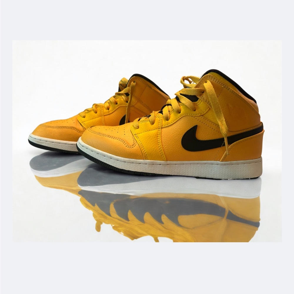Nike Air Jordan 1‎ Mid GS in University Gold Black 2018 Youth US Size 7Y
